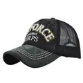 Ricamo dettagliato di toppe U.S. Army Force su un cappellino trucker in rete vintage - Regolabile / Verde Militare