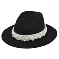 Détail du chapeau fedora noir en laine avec bordure de perles blanches multicouches - M (56-58cm) / Noir