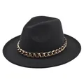 Dettaglio di un cappello jazz in feltro nero con una vistosa catena d'oro audace - M(56-58cm) / grigio scuro