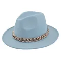 Cappello fedora in feltro di lana celeste con tesa larga e catena d'oro decorativa - M(56-58cm) / Celeste