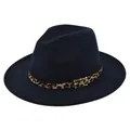 Detalle de sombrero fedora de lana azul marino con banda de leopardo y hebilla dorada - M (56-58cm) / Azul marino