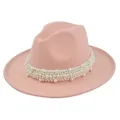 Vue détaillée du chapeau fedora rose en laine avec perles blanches élégantes décoratives - M (56-58cm) / Rose Poudré