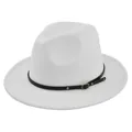 Λεπτομέρεια λευκό καπέλο fedora με μαύρη δερμάτινη ζώνη και χρυσά μεταλλικά τρουκ - M(56-58cm) / Λευκό