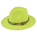 Dettaglio del cappello fedora verde neon con cintura alla moda con stampa leopardata - M (56-58cm) / Verde Chiaro