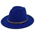 Detailansicht eines königsblauen Fedora-Huts mit braunem Lederband und Gold-Schnalle - M(56-58cm) / Blau