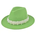 Détail d'un chapeau fedora en feutre vert herbe orné de perles blanches élégantes - M (56-58cm) / Vert Herbe Clair
