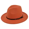 Λεπτομέρεια πορτοκαλί καπέλο fedora με μαύρη δερμάτινη ζώνη και χρυσά τρουκς - M(56-58cm) / Πορτοκαλί Κόκκινο