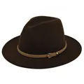 Detail van donkerbruine fedora hoed met lichtbruine leren band en gouden metalen gesp - M(56-58cm) / koffiekleur