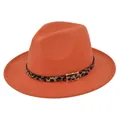 Detalle de sombrero de lana naranja con banda de leopardo y hebilla dorada elegante - M (56-58cm) / Rojo Anaranjado