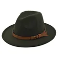 Detail van donkergroene wollen fedora met bruine kunstleren riem en gouden metalen gesp - M(56-58cm) / Legergroen