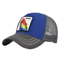 Dettaglio del cappello trucker blu con ricamo a pappagallo esotico e rete posteriore grigia - Regolabile 54-59 / Blu
