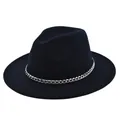 Klassischer dunkelblauer Wollfedora Hut mit klobigem Silberkettchen und flacher Krempe - M (56-58cm) / Marineblau