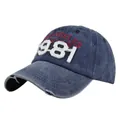 Detalle de gorra de béisbol de mezclilla desgastada con bordado Los Angeles 1981 y visera - Ajustable / Azul marino