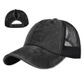 Dettaglio cappellino grigio a rete con tessuto traspirante e foro per coda di cavallo - Regolabile 54-59 / Nero