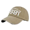 Detalle del bordado Los Angeles 1981 y visera desgastada en la gorra de béisbol caqui - Ajustable / Caqui