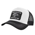 Detail der schwarz-weißen Trucker-Kappe mit Fish Fear Me Patch und Mesh-Rückseite - Verstellbar (54-59) / Schwarz-Weiß Patchwork