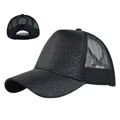 Dettaglio del cappellino blu scuro glitterato con rete traspirante e foro per la coda di cavallo - 54-59CM / Nero