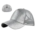 Dettaglio del cappellino argento glitterato con rete e apertura per la coda di cavallo - 54-59CM / Grigio Argento
