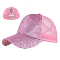 Gedetailleerd achteraanzicht van roze glitter baseballpet met gat voor een hoge paardenstaart - 54-59CM / Roze