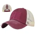 Dettaglio cappello bordeaux con ricamo bandiera USA e apertura per coda di cavallo - Regolabile 54-59 / Borgogna