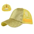 Detail van glitter mesh honkbalpet met paardenstaart opening en gouden pailletten - 54-59CM / Geel