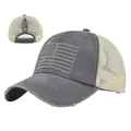 Dettaglio cappellino baseball grigio per coda di cavallo con rete e bandiera americana - Regolabile 54-59 / Grigio