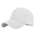 Détail d'une casquette de baseball en coton blanc montrant les œillets et coutures - Blanc