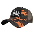 Detail der Camouflage Trucker Cap mit Mesh-Einsätzen und Wald-Stickerei-Aufnäher - 54-59cm (Einstellbar) / Camouflage