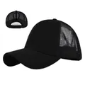 Détail de casquette de baseball en mesh avec ouverture spéciale pour queue de cheval - Réglable 54-59 / Noir