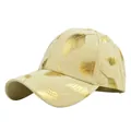 Detalle de gorra beige con estampado de plumas doradas y visera curva tejida - Ajustable / Caqui