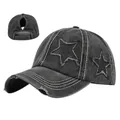 Dettaglio cappellino in denim invecchiato con ricamo a stella e foro per la coda di cavallo - 54-59CM / Nero