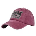 Gorra de béisbol granate vintage con siluetas de vaqueros y bordado Welcome - Ajustable / Burdeos