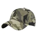 Dettaglio del cappellino mimetico con ricamo SPORTS preciso sulla visiera ricurva - Regolabile (54-59cm) / Camouflage