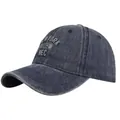 Detailaufnahme der Vintage gewaschenen blauen Denim-Basecap mit 3D New York Stickerei - Marineblau