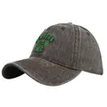 Dettaglio cappello baseball vintage grigio lavato con ricamo 3D New York 1962 in verde - caffè
