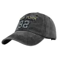 Λεπτομέρεια vintage υφής και 3D κεντήματος New York 92 στο καπέλο του μπέιζμπολ - Ρυθμιζόμενο / Ξεπλυμένο Μαύρο