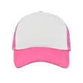 Detalle de gorra trucker rosa y blanca con paneles de malla y visera pespunteada - Ajustable / Rosa Rojo e Blanco