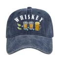 Detail der Whiskey bedruckten gewaschenen Denim Baseballkappe mit Alkohol-Illustrationen - Marineblau