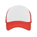 Vista frontal de una gorra trucker clásica roja y blanca con malla y frente de espuma - Ajustable / Rojo y Blanco