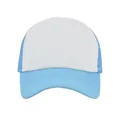 Detalle de gorra trucker azul con panel frontal blanco y malla trasera transpirable - Ajustable / Patchwork Azul Cielo y Blanco