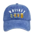 Detail der blauen Denim-Baseballkappe mit Whiskey-Schriftzug und Getränke-Illustrationen - Saphirblau