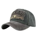 Dettaglio del cappellino vintage lavato con ricamo TEXAS e logo longhorn - Caffè e Verde Militare