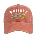 Detail von Whiskey-Aufdruck und Textur auf gewaschener ziegelroter Baumwollkappe - Orange