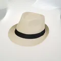 Détail du chapeau de paille crème avec ruban noir montrant la texture tressée - Kids (54-56cm) / Beige