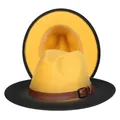 Détail du chapeau en feutre jaune et noir avec ceinture en cuir et boucle métal - M (56-58cm) / Jaune+Noir