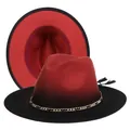 Detail von rot-schwarzem Farbverlauf-Fedora mit Goldkette, schwarzen Fransen und Futter - M / Dunkelrot und Schwarz