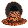 Détail d'un chapeau fedora à motif tigre avec boucle en similicuir et doublure noire - M (56-58cm) / Extérieur Tigre Orange Doublure Noire