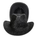 Détail d'un chapeau de cow-boy à paillettes noires avec doublure et étiquette d'entretien - C Noir