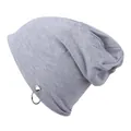 Gorro hip-hop gris con anillos metálicos plateados dobles para estilo urbano casual - Talla única / Gris claro