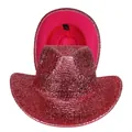 Détail d'un chapeau de cowboy à paillettes rouges avec texture et étiquette interne - Rouge Pastèque